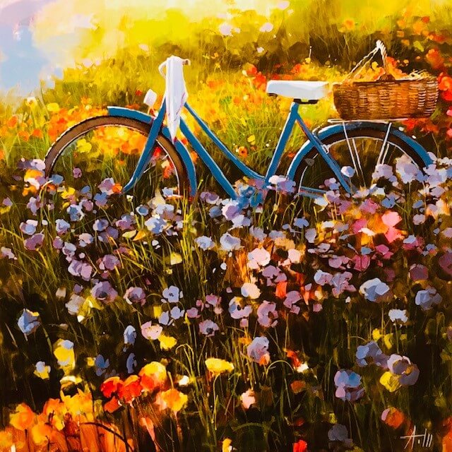 blaues Fahrrad im Blumenfeld